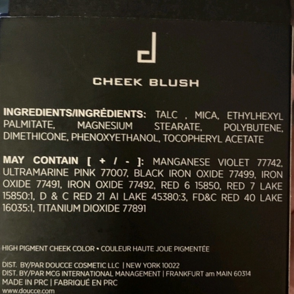 Doucce Cheek Blush Compact in Black - Picture 3 of 6